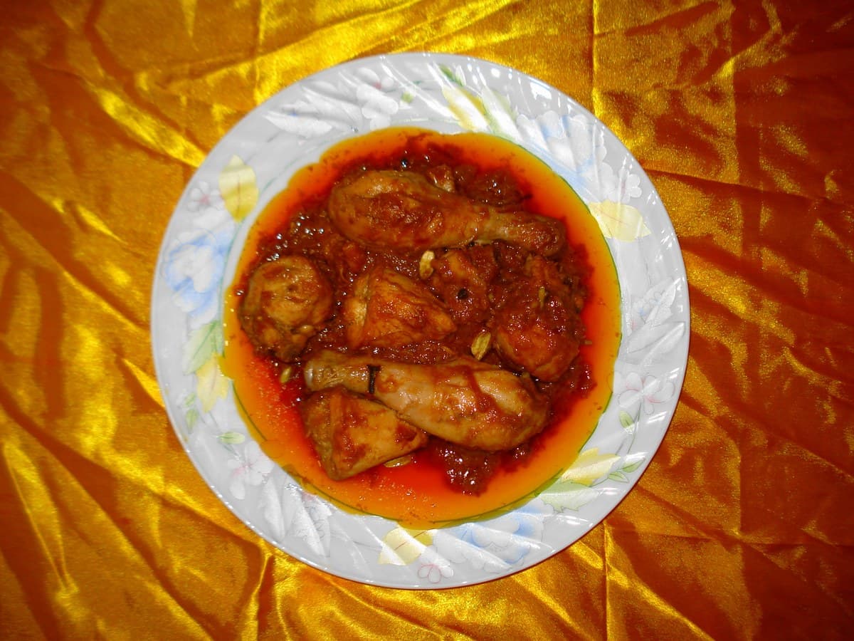 Chicken Qorma Calories: Per 100g, Plate & Macros — CalsFlow guide cover