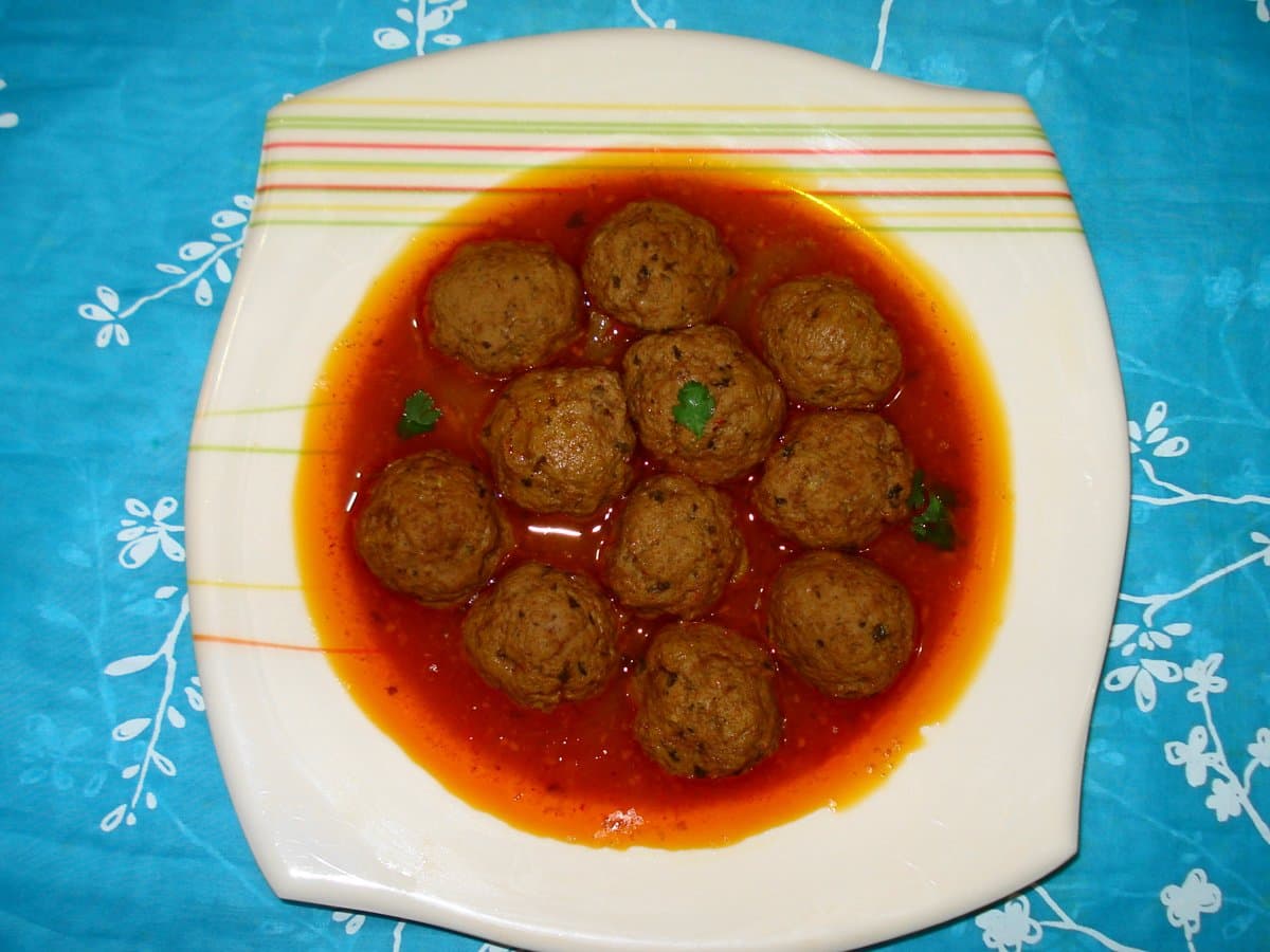 Kofta Calories: Per Kofta, Per Plate & Beef vs Chicken — CalsFlow guide cover